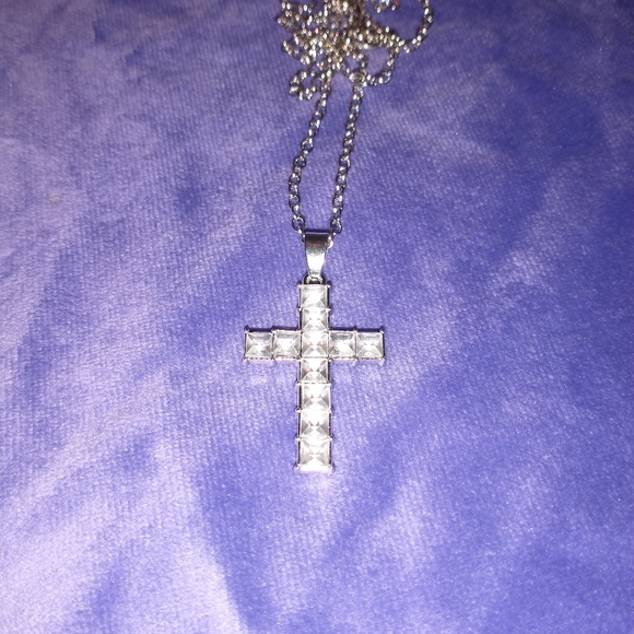 Elegant Silver Cross Pendant Necklace - Picture 1 of 1